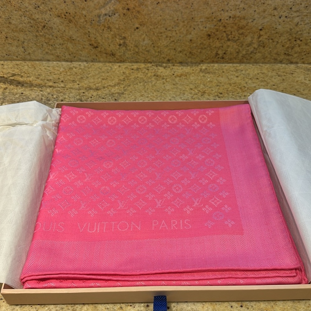 Louis Vuitton Evermore Shawl Rose Pop (discontinued color)